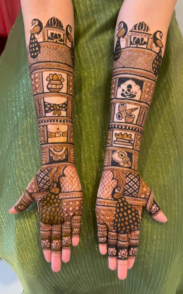 Custom Story — 24